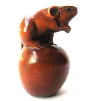 Y4144 - 2 " Hand Carved Boxwood Netsuke : Lovely Mouse Rat