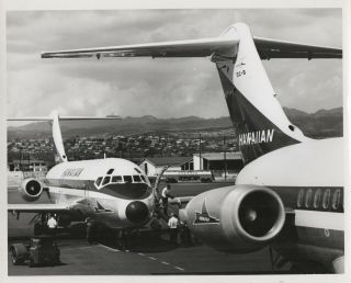 Large Vintage Photo - Hawaiian Airlines Dc - 9s