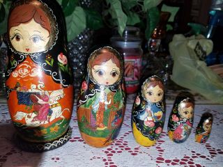 Vint.  1993 Russian Nesting Dolls Set Of 5 Hand Painted Matryoshka Artist Signed