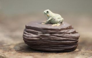 Chinese Yixing zisha tea pet Mini frog on rock tea ceremony decoration 2