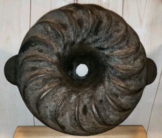 Antique Cast Iron Baking Pan Mold Bundt Cake Big Swirl Not Marked 6