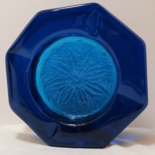 7.  5 " Vintage Blue Heavy Glass Ashtray With Flower Pattern In Center