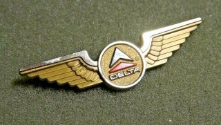 Delta Airlines Junior Pilot Stewardess Wings Lapel Pin Badge Gold Toned Plastic