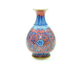 A Chinese Blue and White Porcelain Vase 2