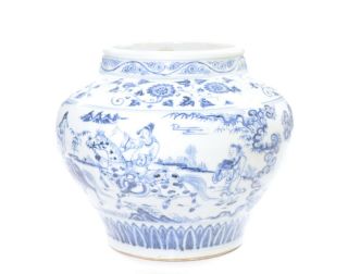 A Fine Chinese Blue and White Porcelain Jar 4