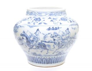 A Fine Chinese Blue and White Porcelain Jar 5