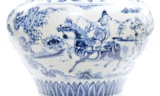 A Fine Chinese Blue and White Porcelain Jar 8