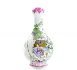 A Very File Chinese Famille Rose Porcelain Vase 2