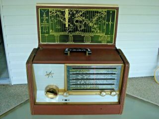 Gorgeous 1952 - 1956 Silvertone,  Model 7226,  " Wayfarer " Bc/sw Radio Receiver