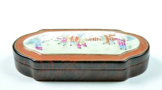 A Very Fine Chinese Famille Rose Porcelain Box