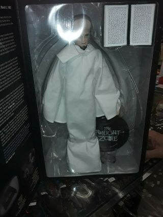 The Twilight Zone " To Serve Man " Kanamit 1:6 Scale Figure Great For Your Collect