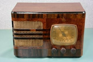 Art Deco Emerson 2 Band Wood Tube Radio