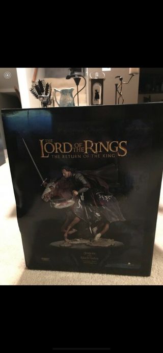 Sideshow Weta Lord of the Rings ROTK Aragorn at the Black Gates Polystone Statue 2
