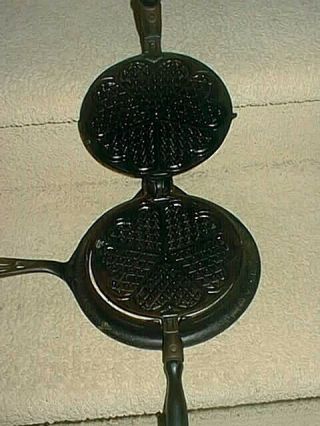 Griswold Western Importing Heart Shaped Cast Rosette Waffle Iron & Low Base 8
