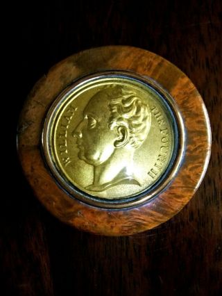 ANTIQUE EARLY 19THC WALNUT TREEN SNUFF BOX WITH GILT MEDALLION OF WILLIAM IV 2