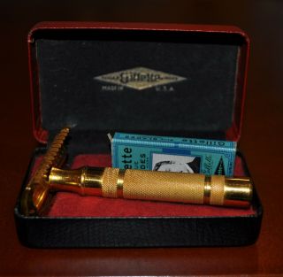 Vintage Gillette Gold Tech Fat Handle Safety Razor & 4 Razor Blades