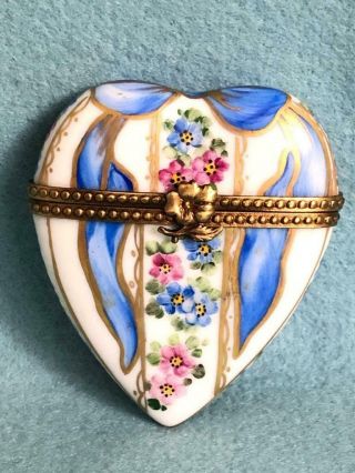 E2: Vint Limoges Porcelain Hand Painted Heart Shaped Etui Needle Case W Pansies
