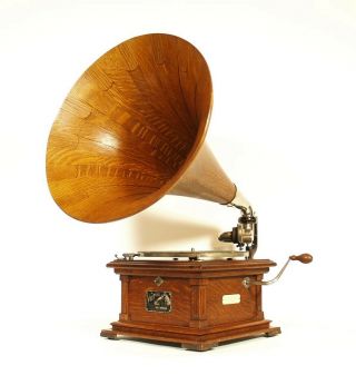 Near 1907 Victor II Phonograph w/Spear Tip Wood Horn Gorgeous 2