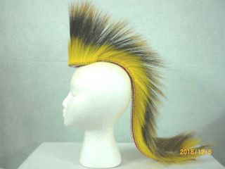 Porcupine Roach,  Yellow,  22 Inch Out,  White With Red Stripes Yarn Base