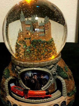 Harry Potter Journey To Hogwarts Illuminated Musical Glitter Snow Globe.  1997