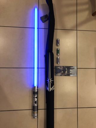 Disneyland Star Wars Galaxy ' s Edge Custom Light Saber from Savi ' s Plus 3 Kybers 2