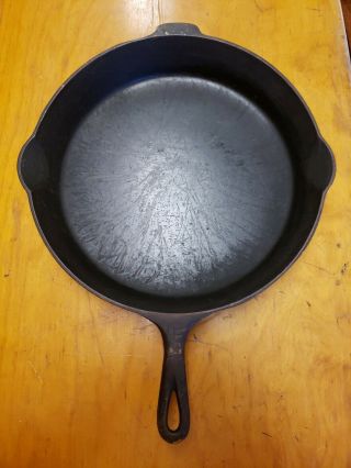 Griswold No.  12 Cast Iron Skillet 719 B Heat Ring