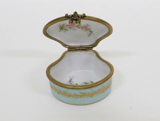 Antique French Porcelain Pill box or Snuffbox Sevres 2