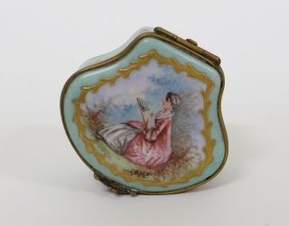 Antique French Porcelain Pill box or Snuffbox Sevres 4