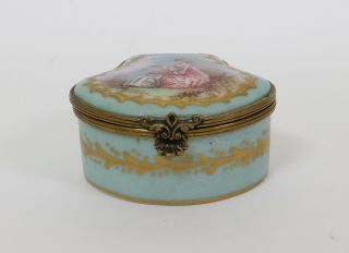 Antique French Porcelain Pill box or Snuffbox Sevres 7