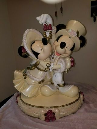 Disney Parks Exclusive Minnie & Mickey Mistletoe Kisses Big Fig Statue Sculpture