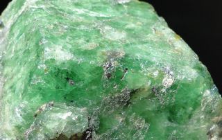 854ct Green Grossular TSAVORITE XXL Crystal - Merelani Hills,  Tanzania 8