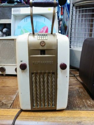 Vintage 1945 Westinghouse Radio