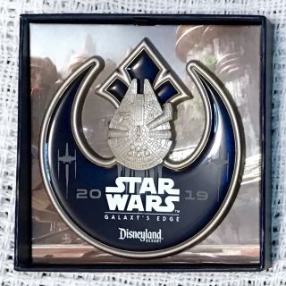 Limited Edition Disneyland Star Wars Galaxy’s Edge Grand Opening Media pin 2019 2