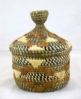Uganda,  Africa Hand Made Woven Basket W Handled Cover By Sera Kyomugisha.  6.  1 " T