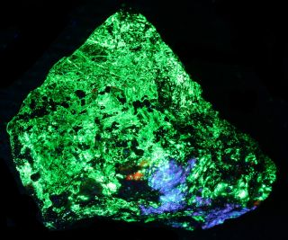 Margarosanite,  willemite fluorescent minerals,  Franklin NJ 5