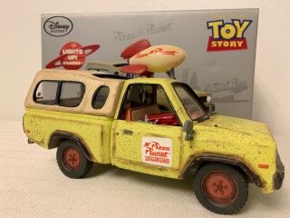 Disney Store D23 Expo 2015 Le 300 Pixar Pizza Planet Truck Figure Model Toy Stor