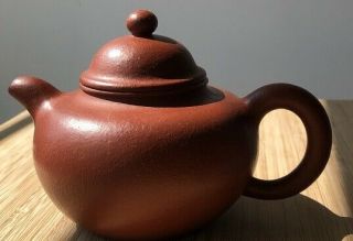Old Yixing Zisha/zhu Ni 朱泥 Chinese Teapot Signed At The Bottom 福记 Hard To Find