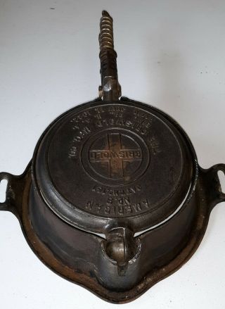 Griswold High Cast Iron Waffle Iron American 8 July 11,  1922 151 Base No.  155