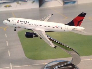 Delta Airlines Airbus A - 319 N332nb 1/400 Scale Airplane Model Aeroclassics