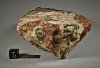 Hardystonite,  clinohedrite,  willemite,  bustamite - Franklin,  NJ 6