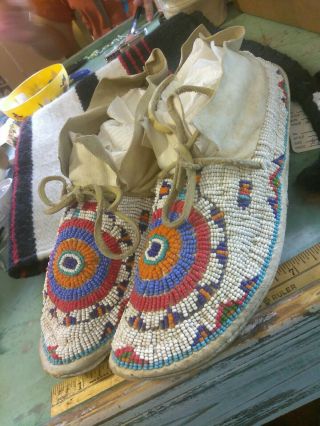 1960s Pair Native American Cheyenne Indian Bead Decorated 11 Inches Moccasins