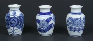 3 Chinese Porcelain Mini Vases Small White / Blue 3.  5 " X 2.  3 " Oriental B