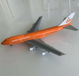 Braniff International 747 - 127 Dragon Wings Model 1:400 Scale 100th 747 Orange