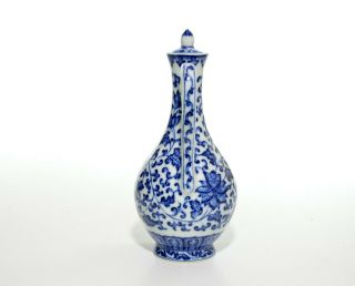 A Chinese Qianlong - Style Blue and White Porcelain Ewer 5