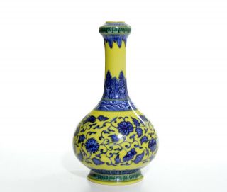 A Chinese Yellow Enamel and Cobalt Blue Porcelain Vase 3