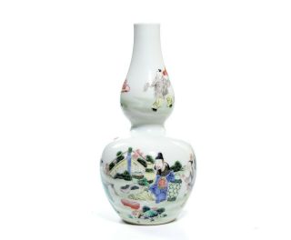 A Fine Chinese Porcelain Gourd Vase 2
