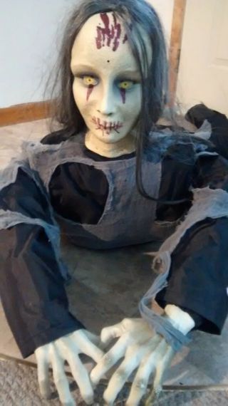 Rare Halloween Animated Creepy Crawler Haunted Girl Gemmy Spirit Life Size