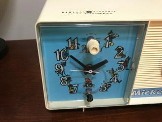 1960 GENERAL ELECTRIC WHITE MICKEY MOUSE TUBE CLOCK RADIO MODEL C2418A 4