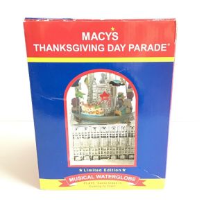 Macy’s Thanksgiving Day Parade Musical Waterglobe ⭐️ Limited Edition ⭐️ 2012 2