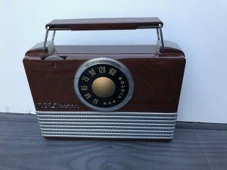 1950 RCA Victor Portable Tube Radio - Model B - 411 Superheterodyne 4